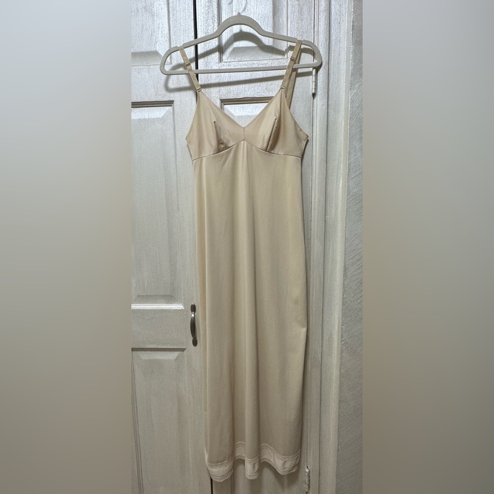 Vintage Gossard Artemis Size 34 Average Maxi Slip Tan Nylon Dress Chemise Lace